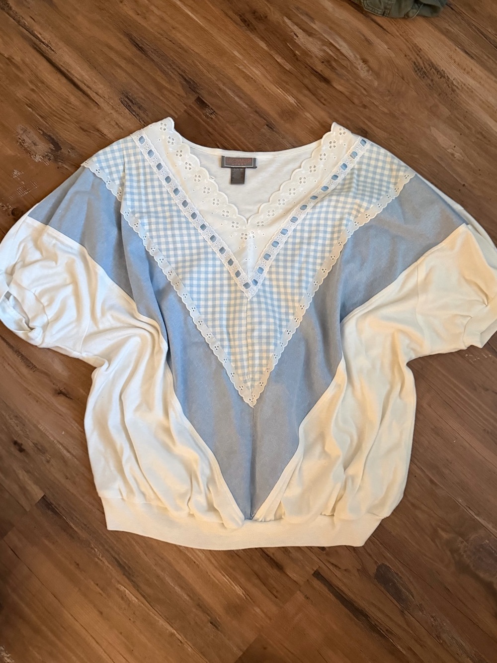 Liz Baker Blue and White V-Neck Lace Accent Pullover